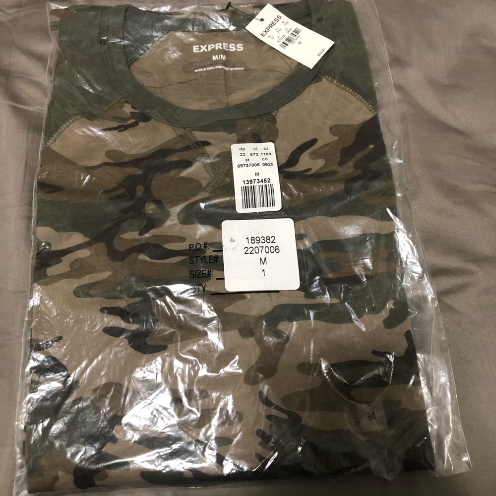 Express long sleeve 3/4 tee